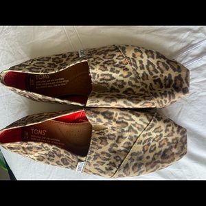 TOMS | Leopard Slip-Ons